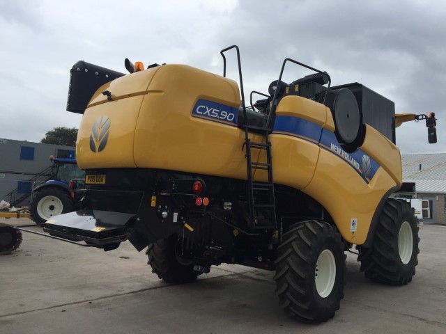11168242 - New Holland CX5.90 Combine