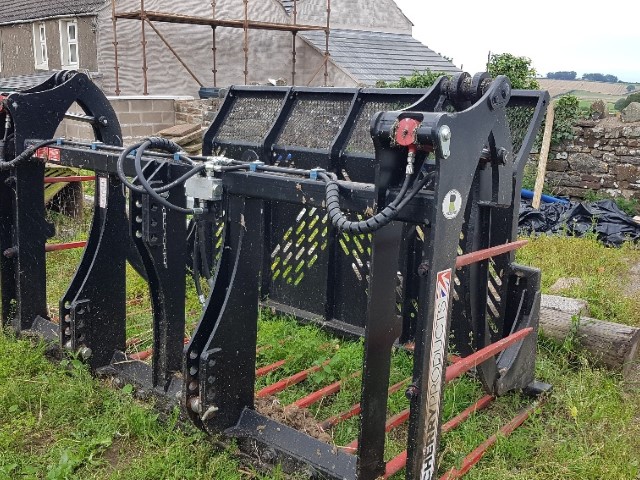 11173978 - 9ft Cherry Buckrake