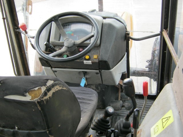 21170859 - Renault Ceres 85x Tractor