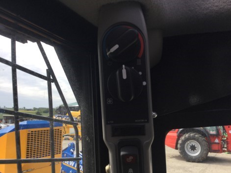 31167866 - New Holland L218 Skidsteer