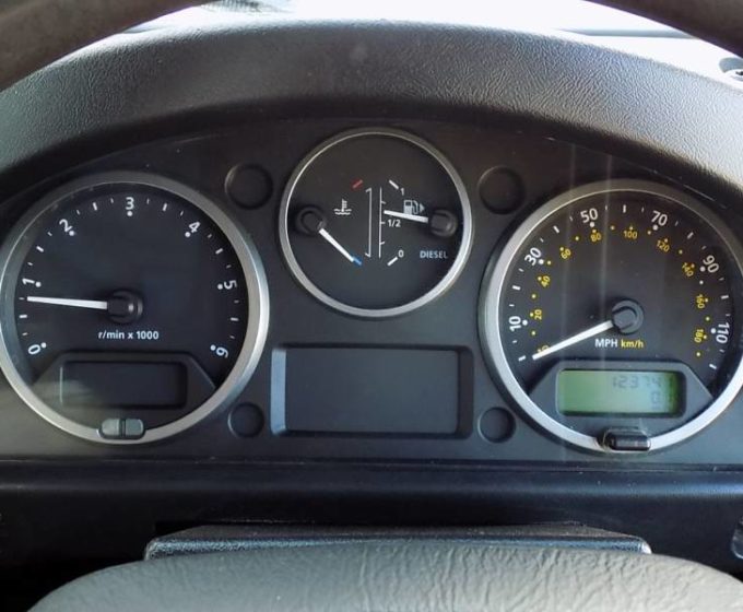 31170065 - AF09 HMA - Land Rover Defender Hard Top TDC - £9995 +VAT