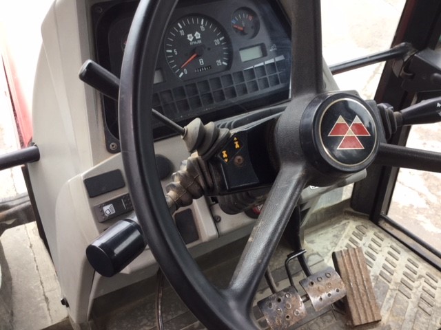 31171937 - Massey Ferguson 6170 Tractor