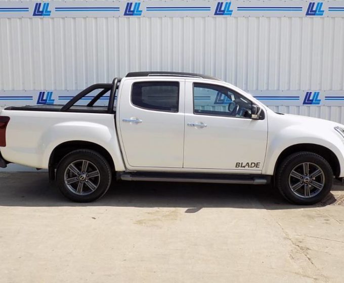 31172419 - SA18LHF Isuzu D-MAX 1.9 Blade Double Cab Auto - £25,995 + VAT