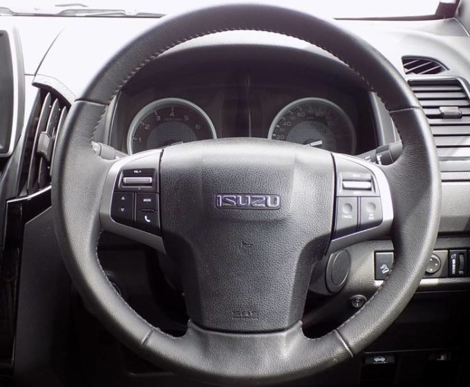 31172419 - SA18LHF Isuzu D-MAX 1.9 Blade Double Cab Auto - £25,995 + VAT