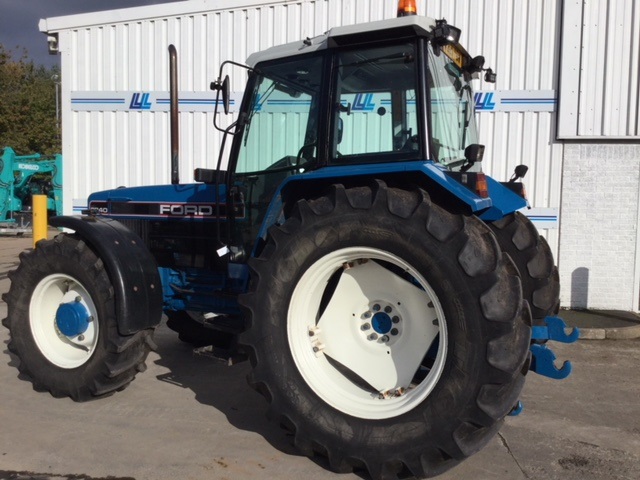 31172890 - Ford 8240 Tractor