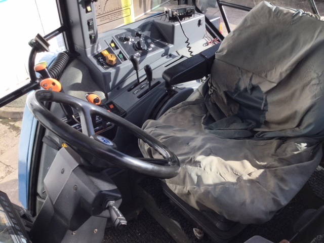 31172890 - Ford 8240 Tractor