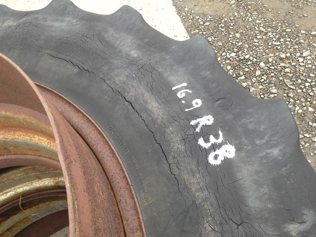 41166795 - Stocks Dual Wheels 16.9 X 38