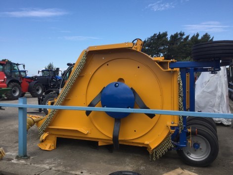 41168660 - Bomford Turner 460 Topper