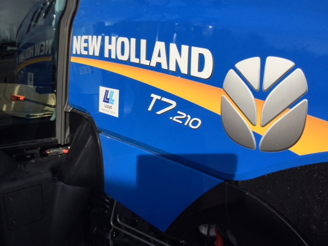 31161221 New Holland T7.210