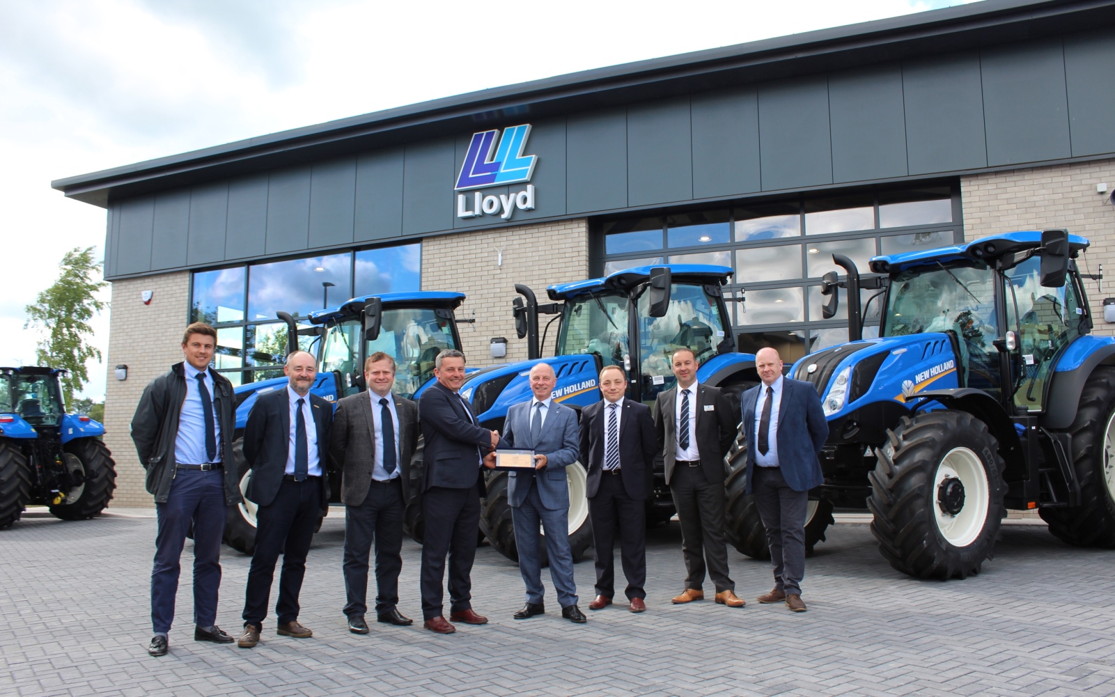 Lloyd Ltd is proud to be named as a New Holland Top Partner Lloyd Ltd