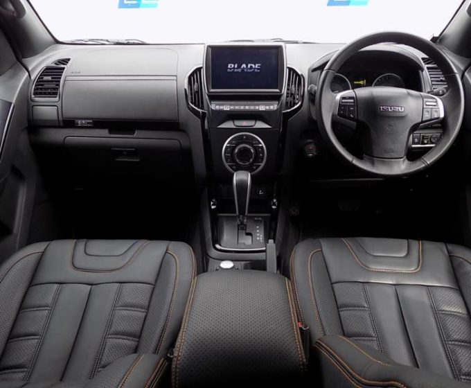 SJ19RVM - Isuzu D-MAX 1.9 Blade Double Cab 4x4 Auto - £27,595 + VAT
