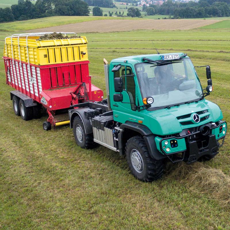Mercedes-Benz Unimog with Pottinger wagon
