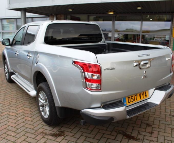 91174045 - Mitsubishi L200 Barbarian Double Cab Auto