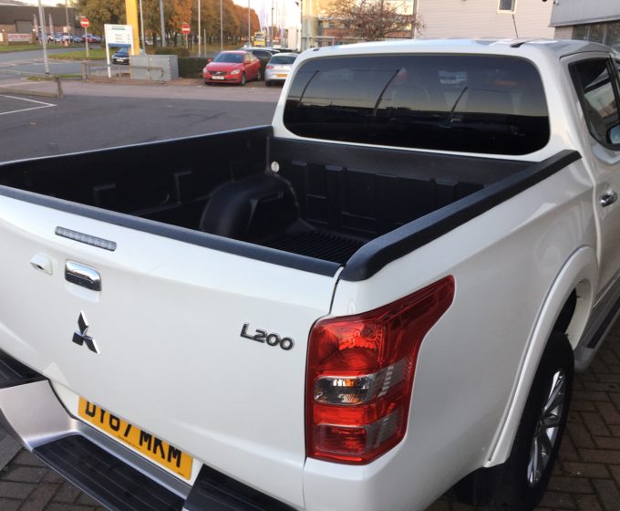 91175215-Mitsubishi-L200-Warrior