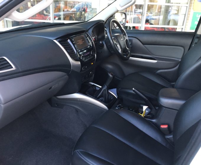 91175215-Mitsubishi-L200-Warrior