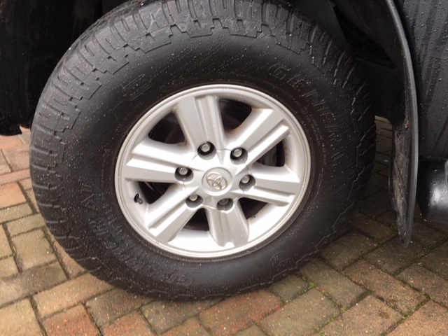 14 14 Toyota Hilux - £14495