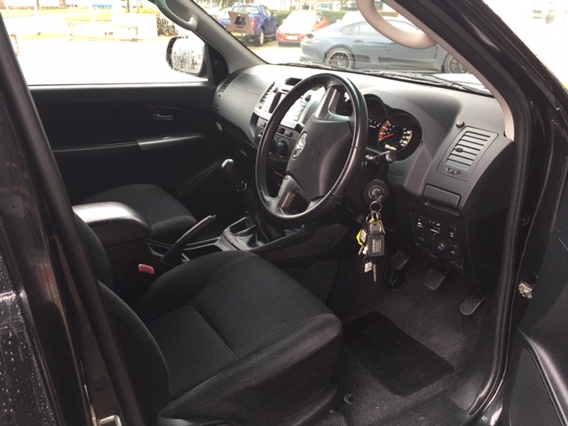 14 14 Toyota Hilux - £14495