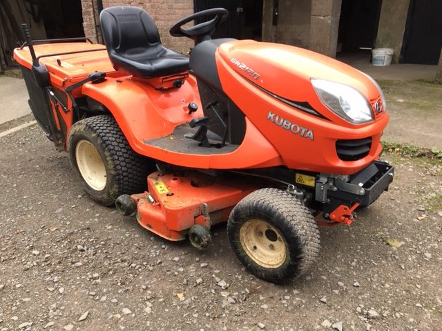 31176644 - Kubota GR2120 Garden Tractor
