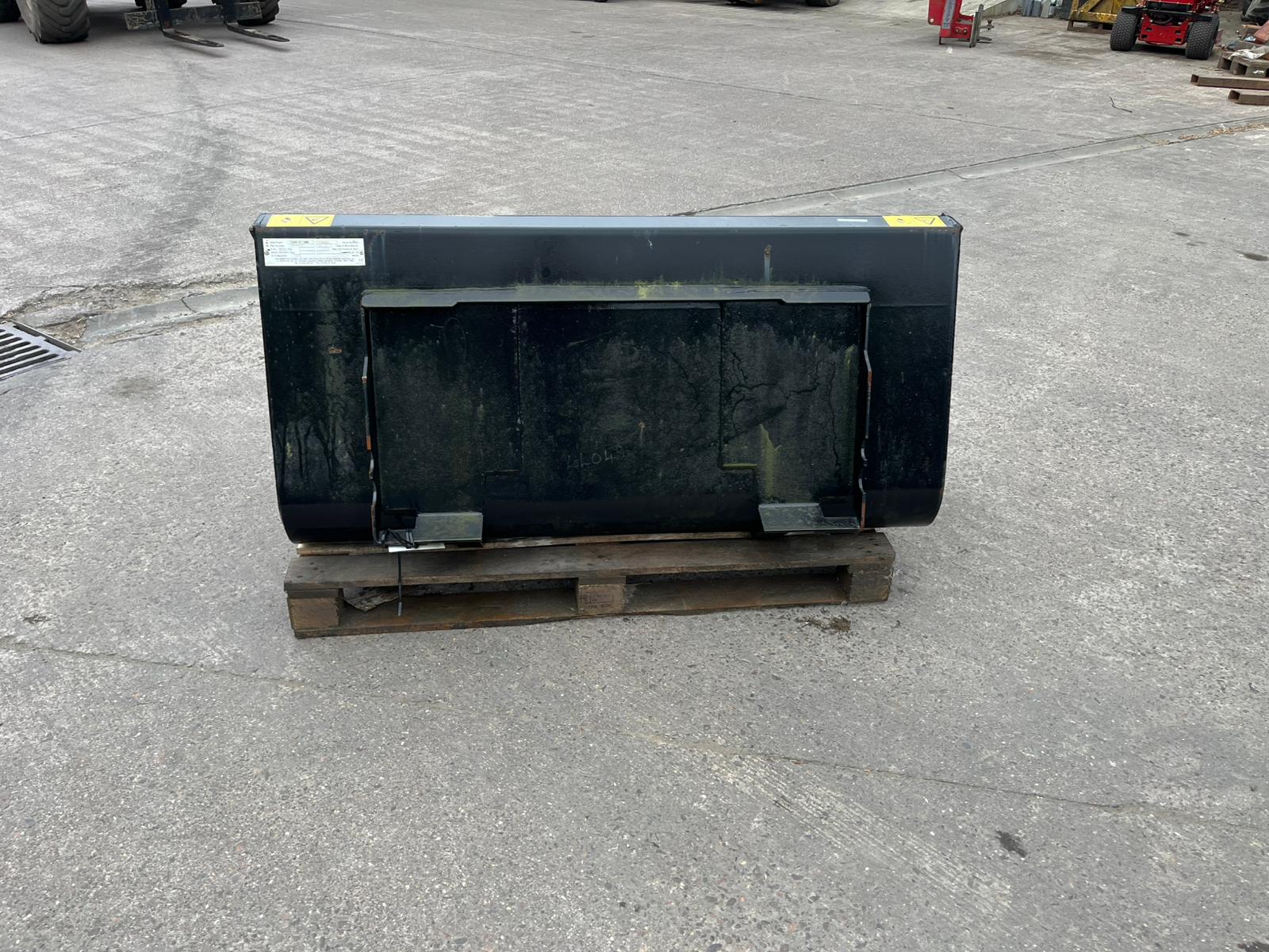 Manitou Bucket