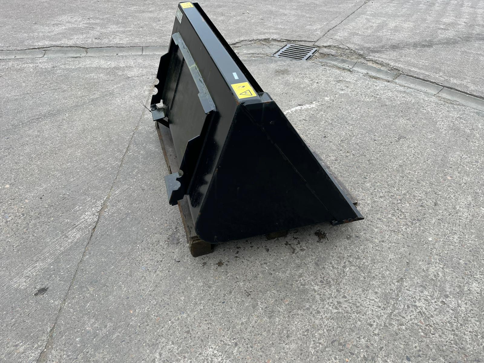Manitou Bucket