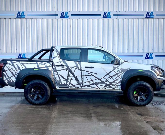 20 70 Isuzu D-Max 1.9 XTR Nav+ Double Cab 4x4 Auto - £32995