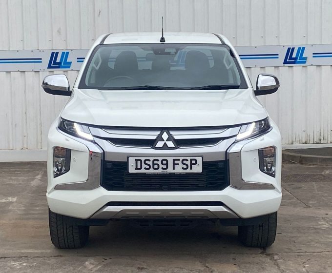 19 69 Mitsubishi L200 Double Cab DI-D 150 Barbarian X 4WD Auto - DS69 FSP - £28250 - 1