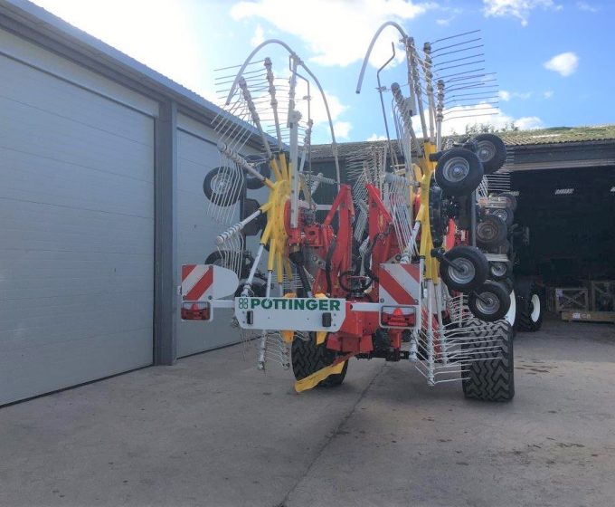 Ex-Demo Pottinger TOP1252C 4-Rotor Rake.