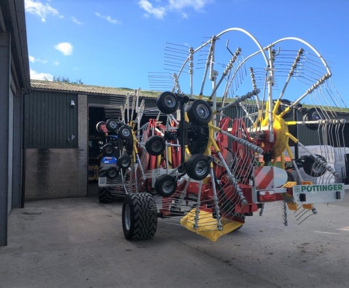 Ex-Demo Pottinger TOP1252C 4-Rotor Rake.