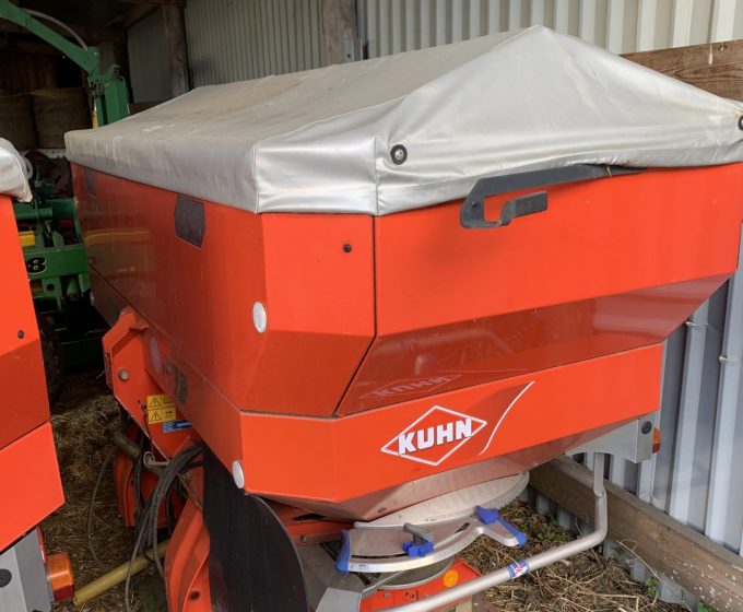 Kuhn axis 30.1 w fertilizer spreader