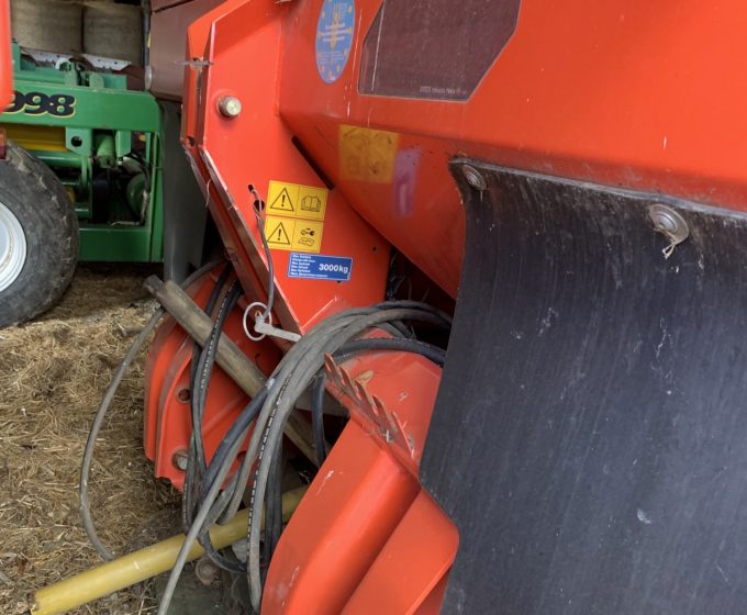 Kuhn Axis 30.1 Fertilizer Spreader Lloyd Ltd
