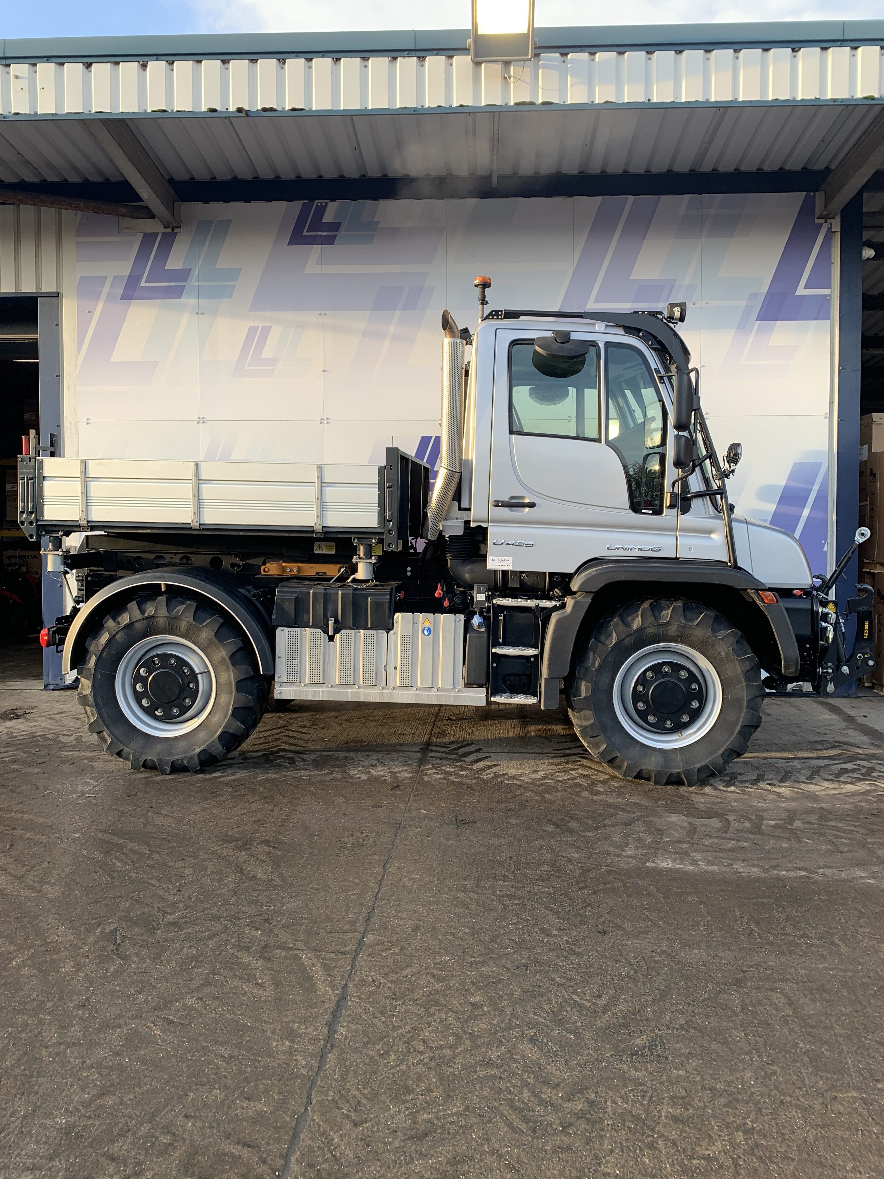 Mercedes-Benz U435 Unimog