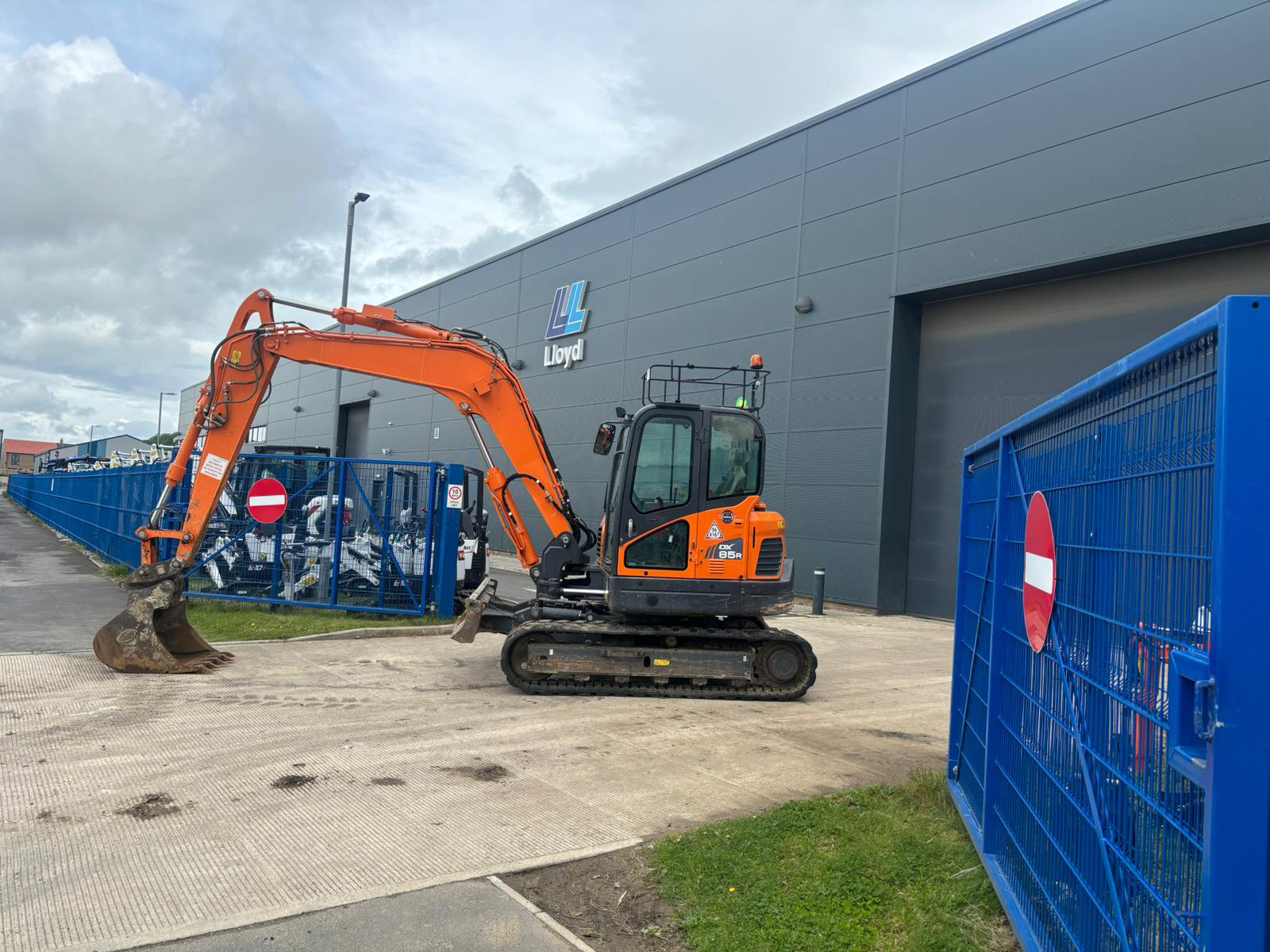 2020 Develon DX85R-3