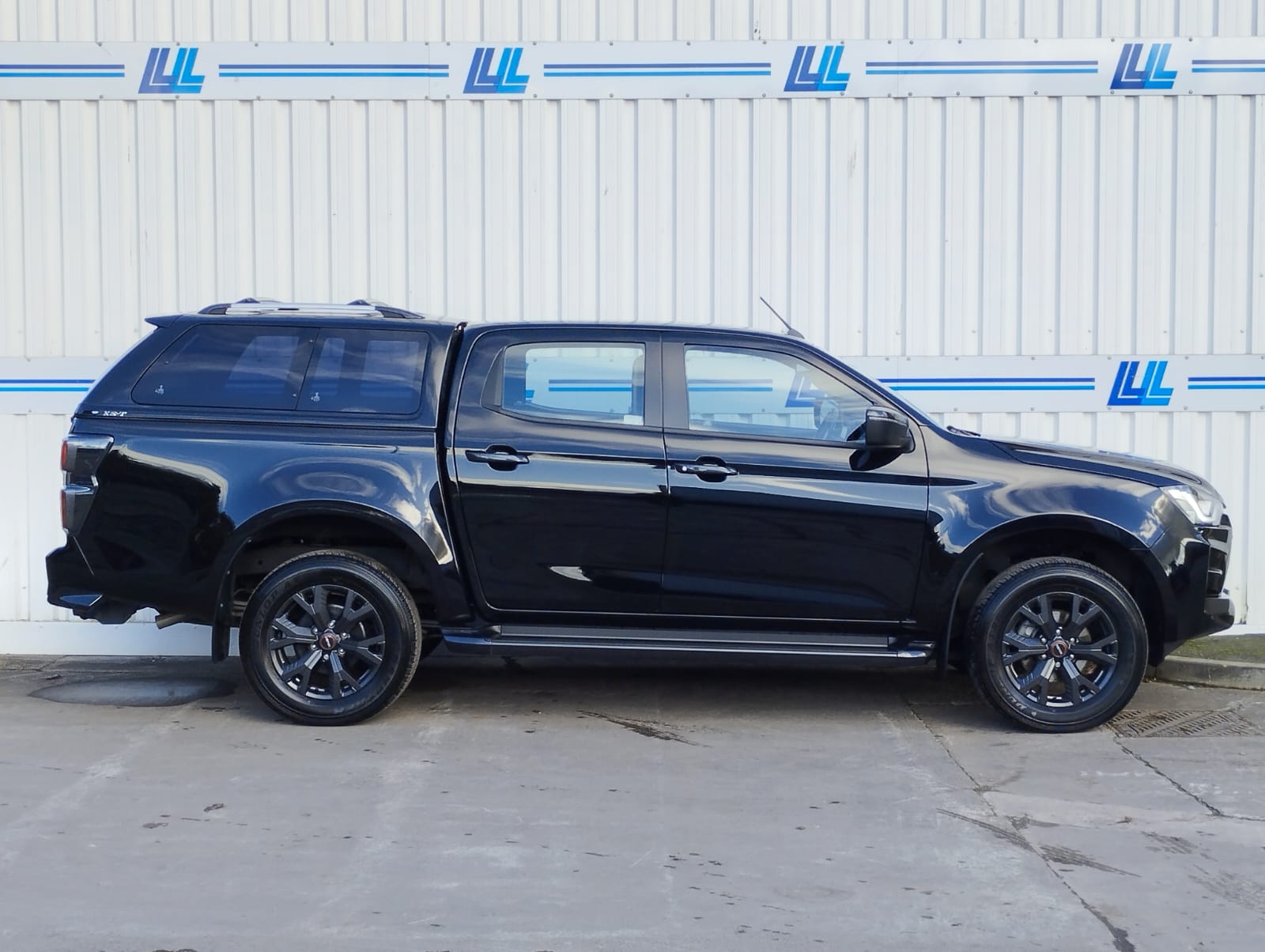 2024 Isuzu V-Cross