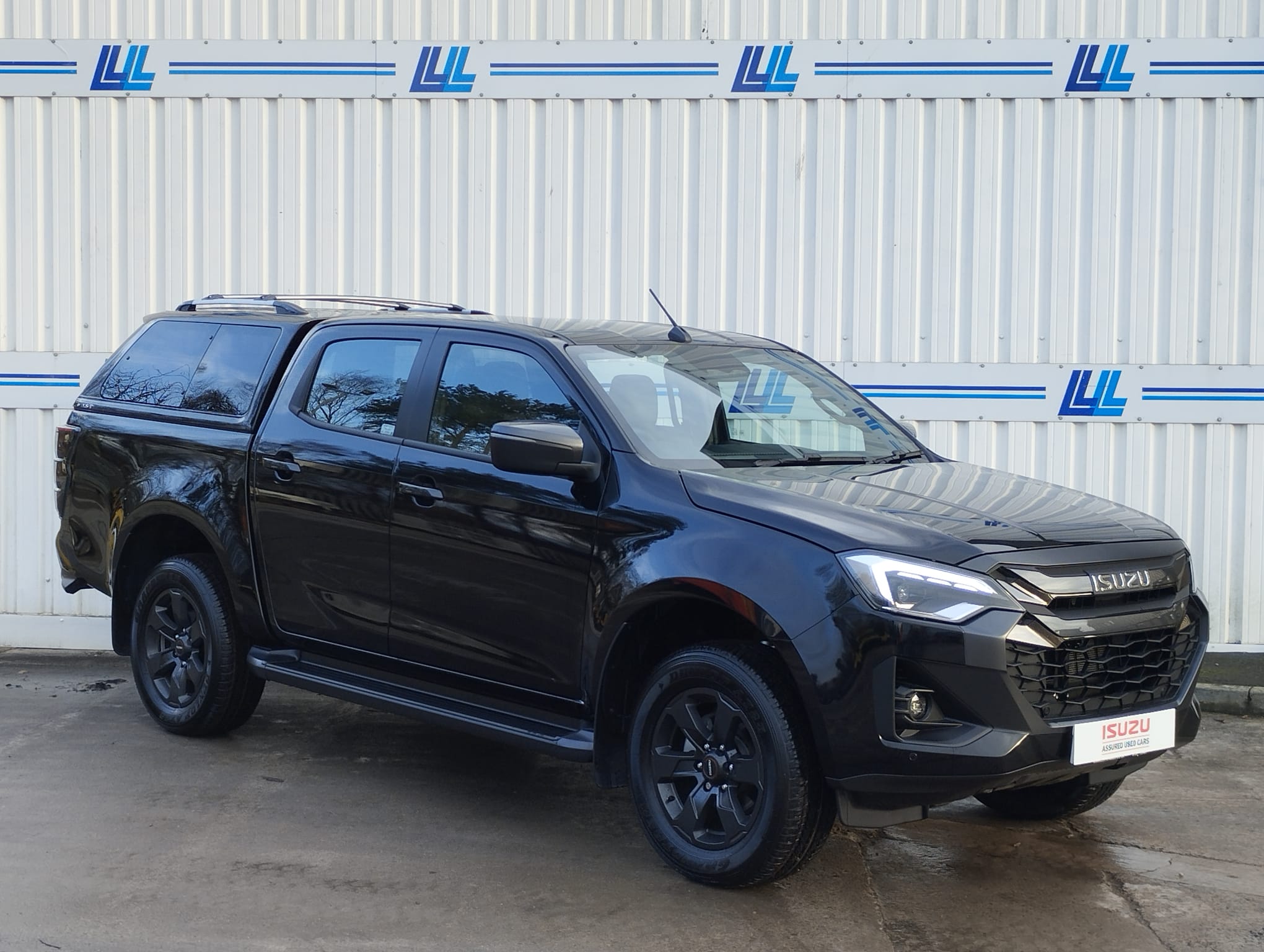 2025 Isuzu V-Cross
