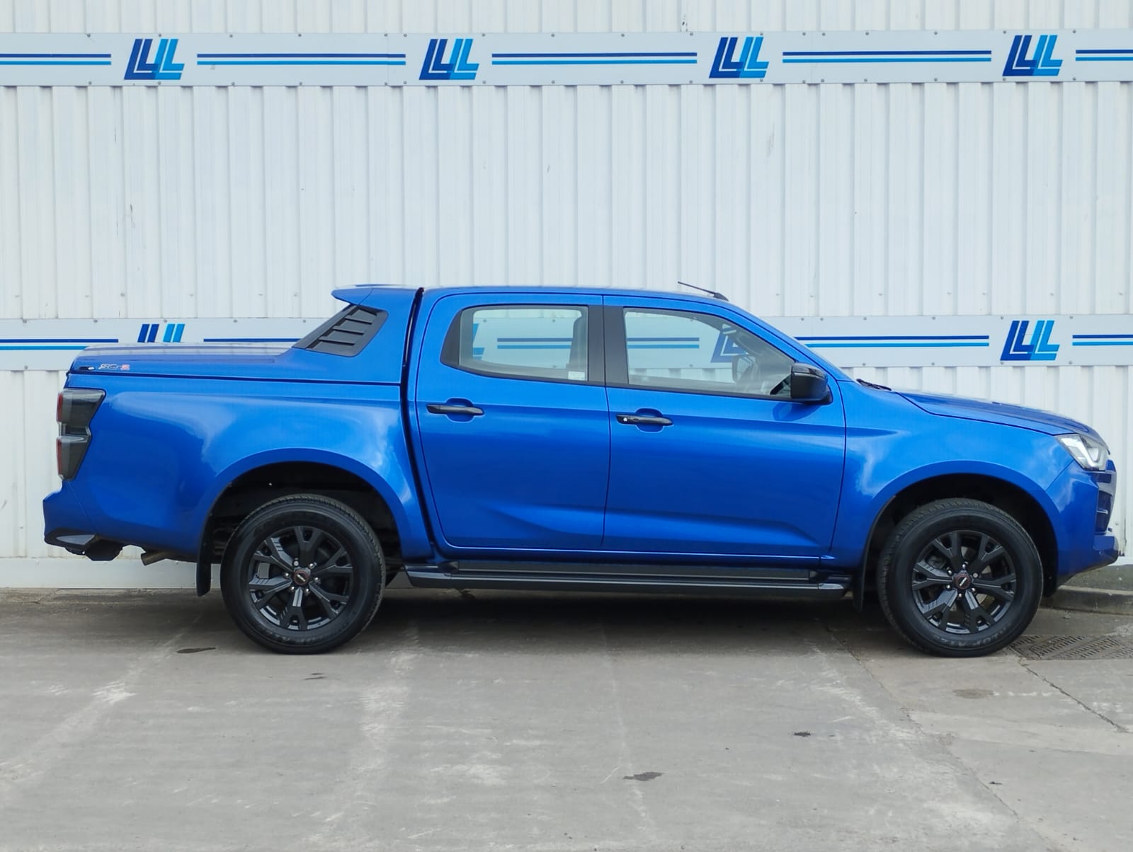 2024 Isuzu V-Cross