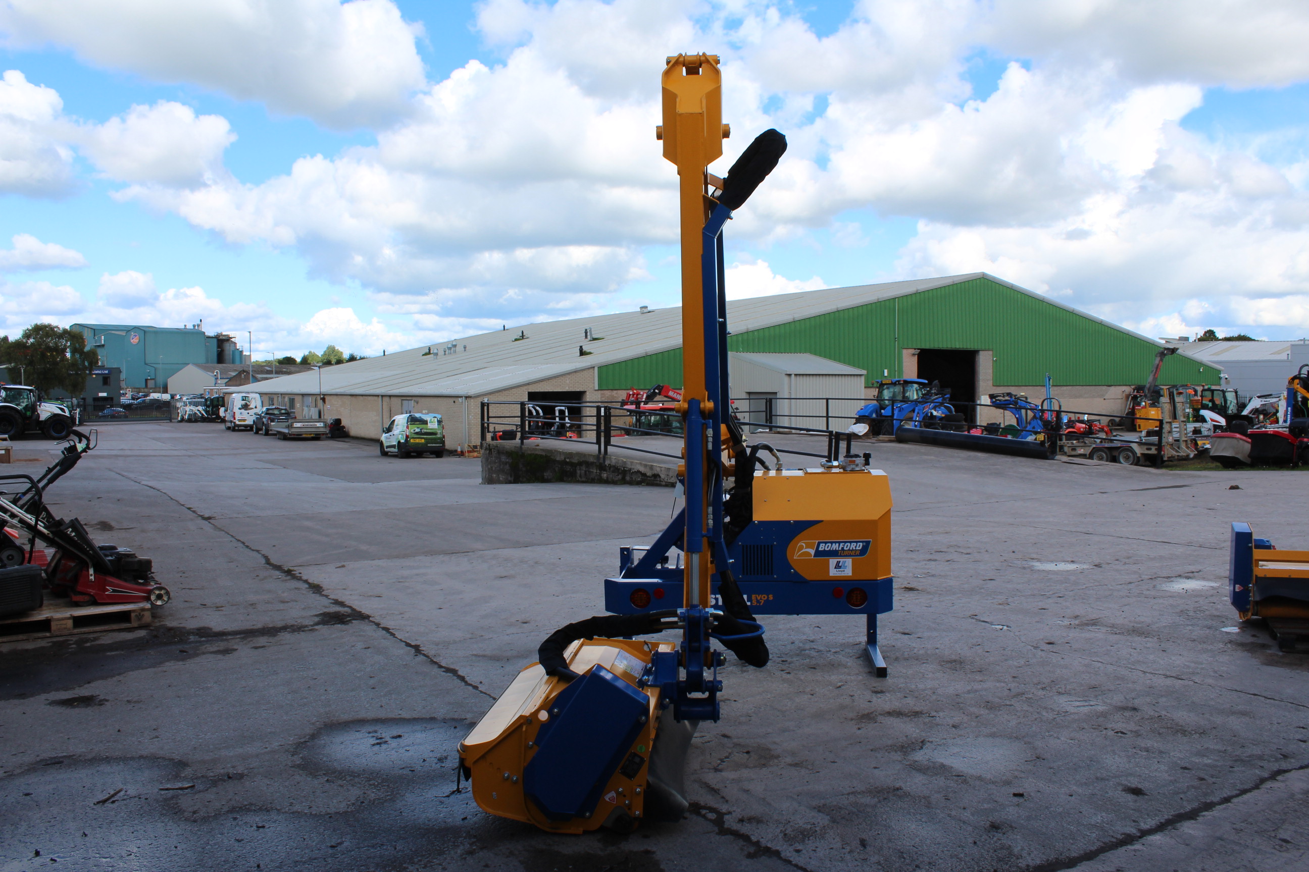 Bomford Turner Kestrel 5.7m