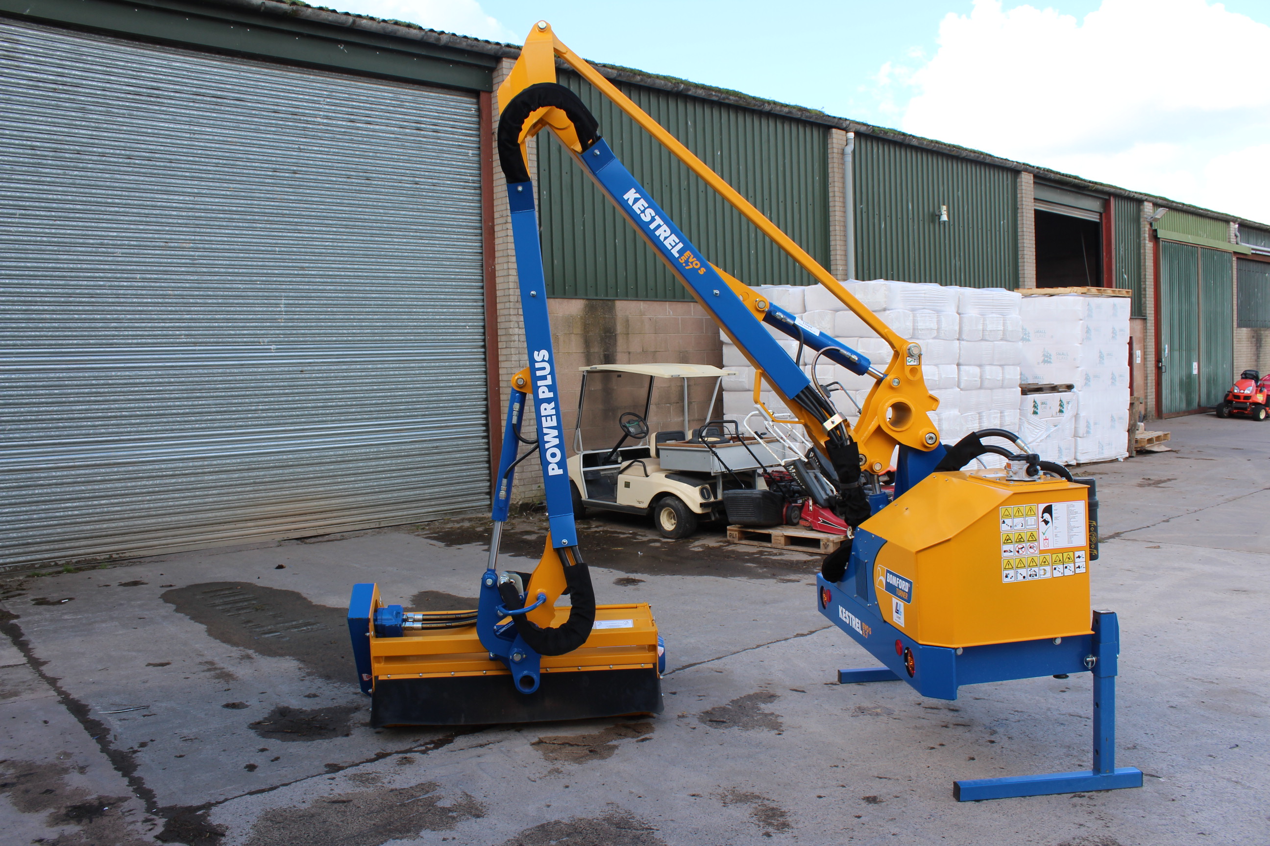 Bomford Turner Kestrel 5.7m