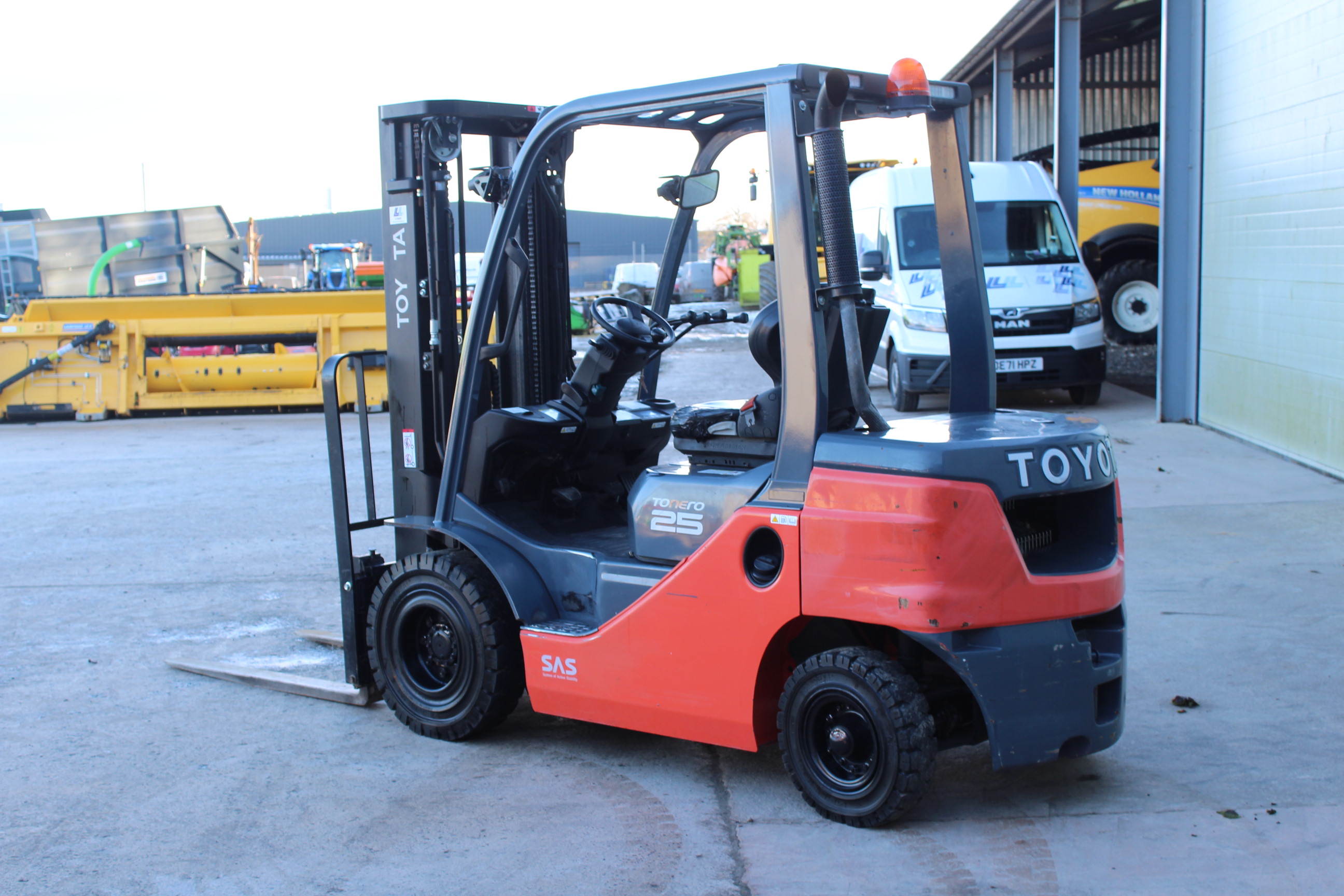 Toyota  Tonero 2.5T