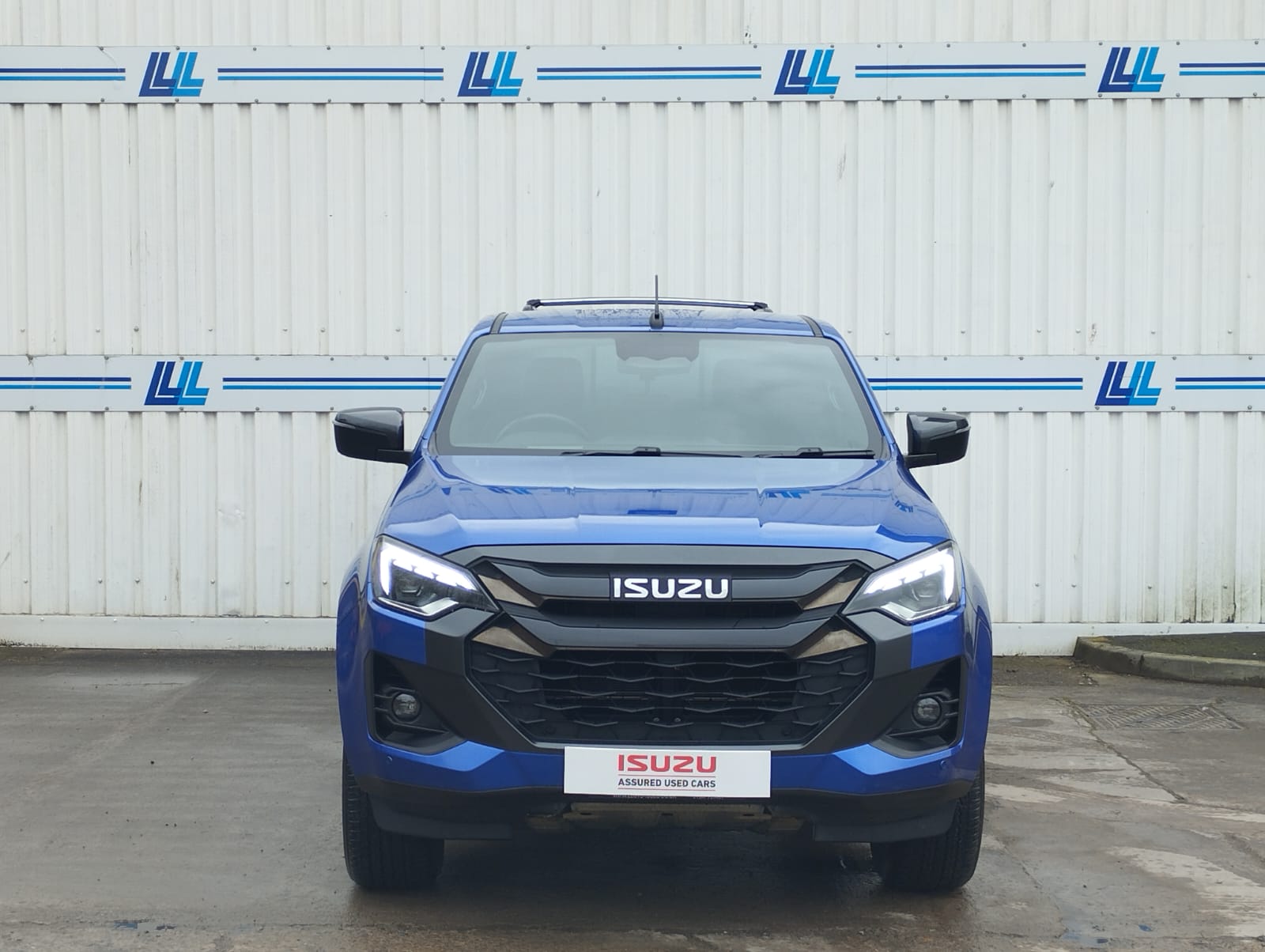 2025 Isuzu V-Cross