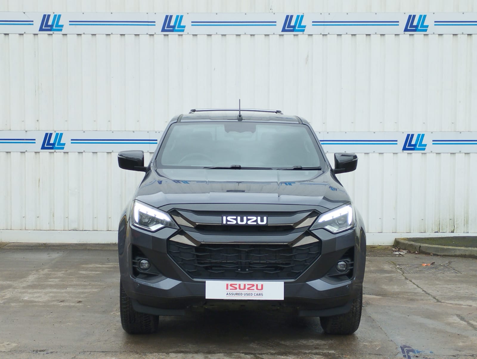 2025 Isuzu V-Cross