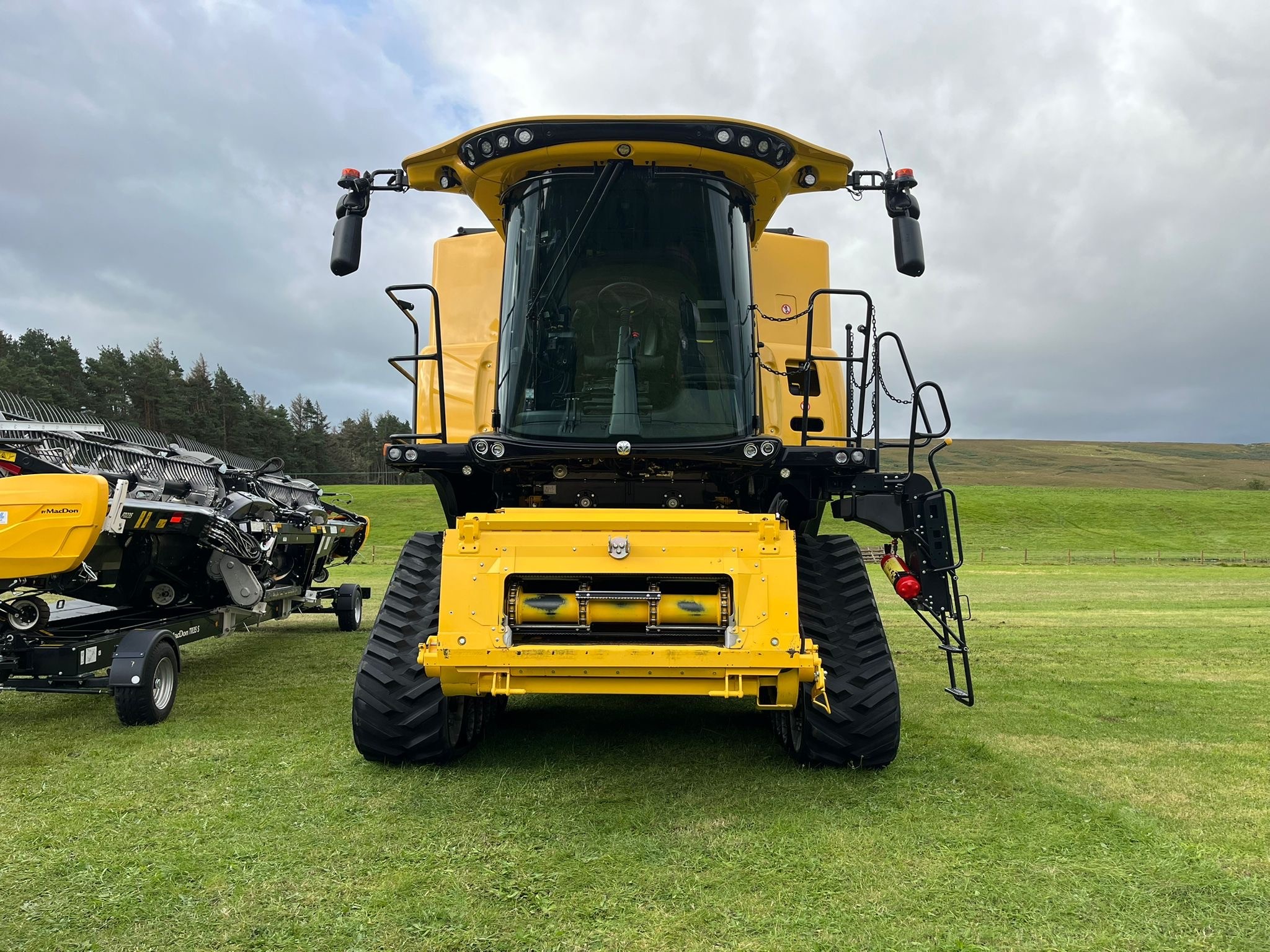 New Holland CR9.90 Demo