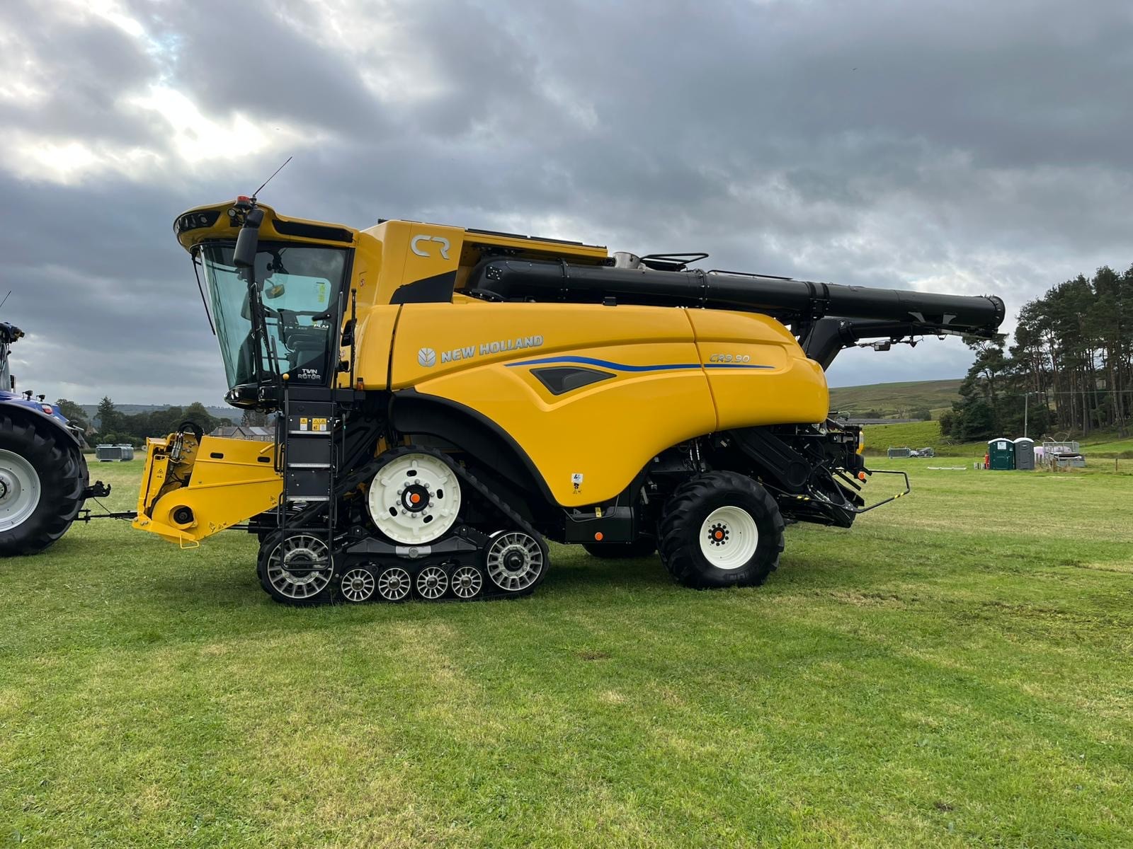 New Holland CR9.90 Demo