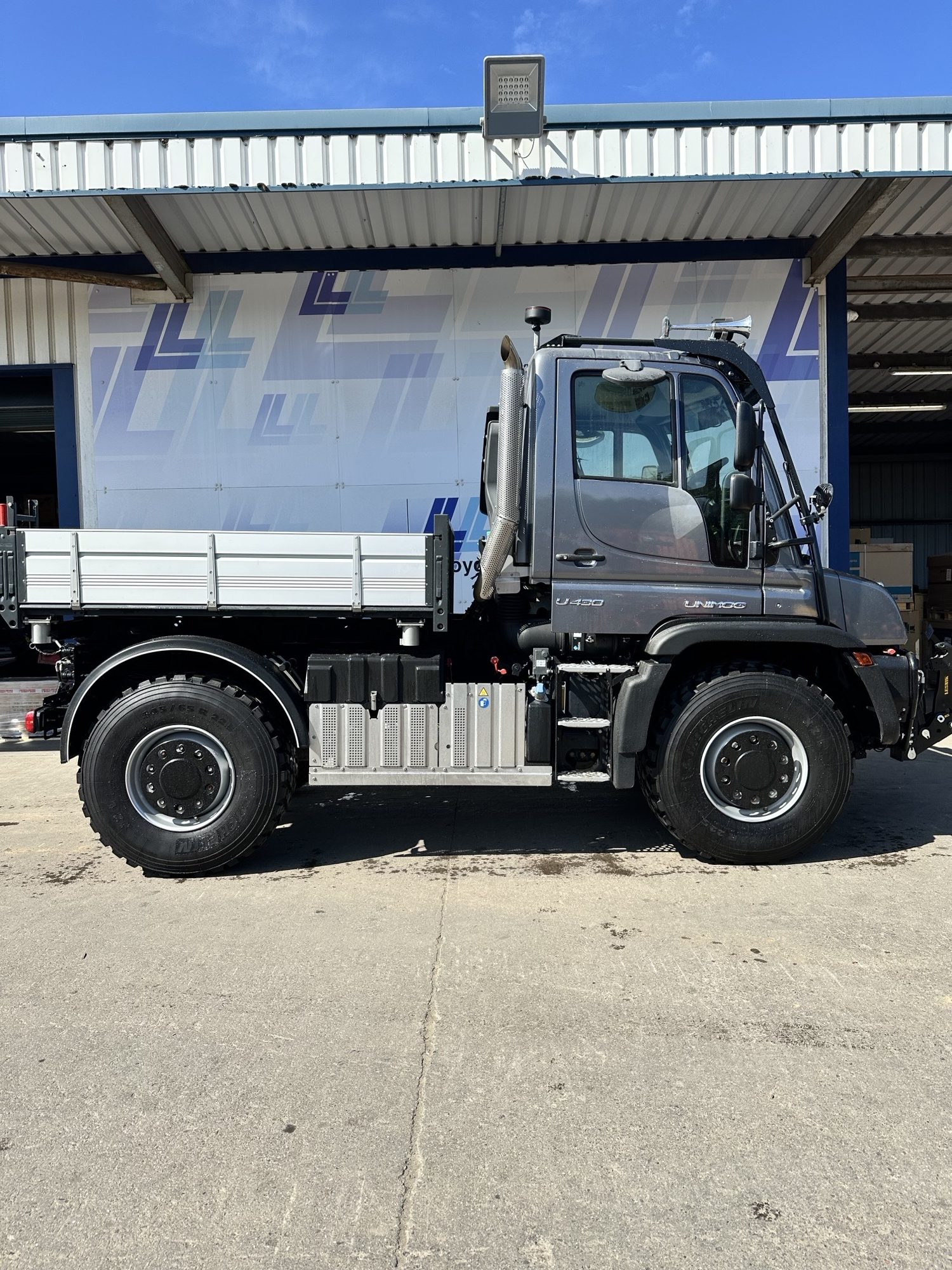 Mercedes-Benz  Unimog U430