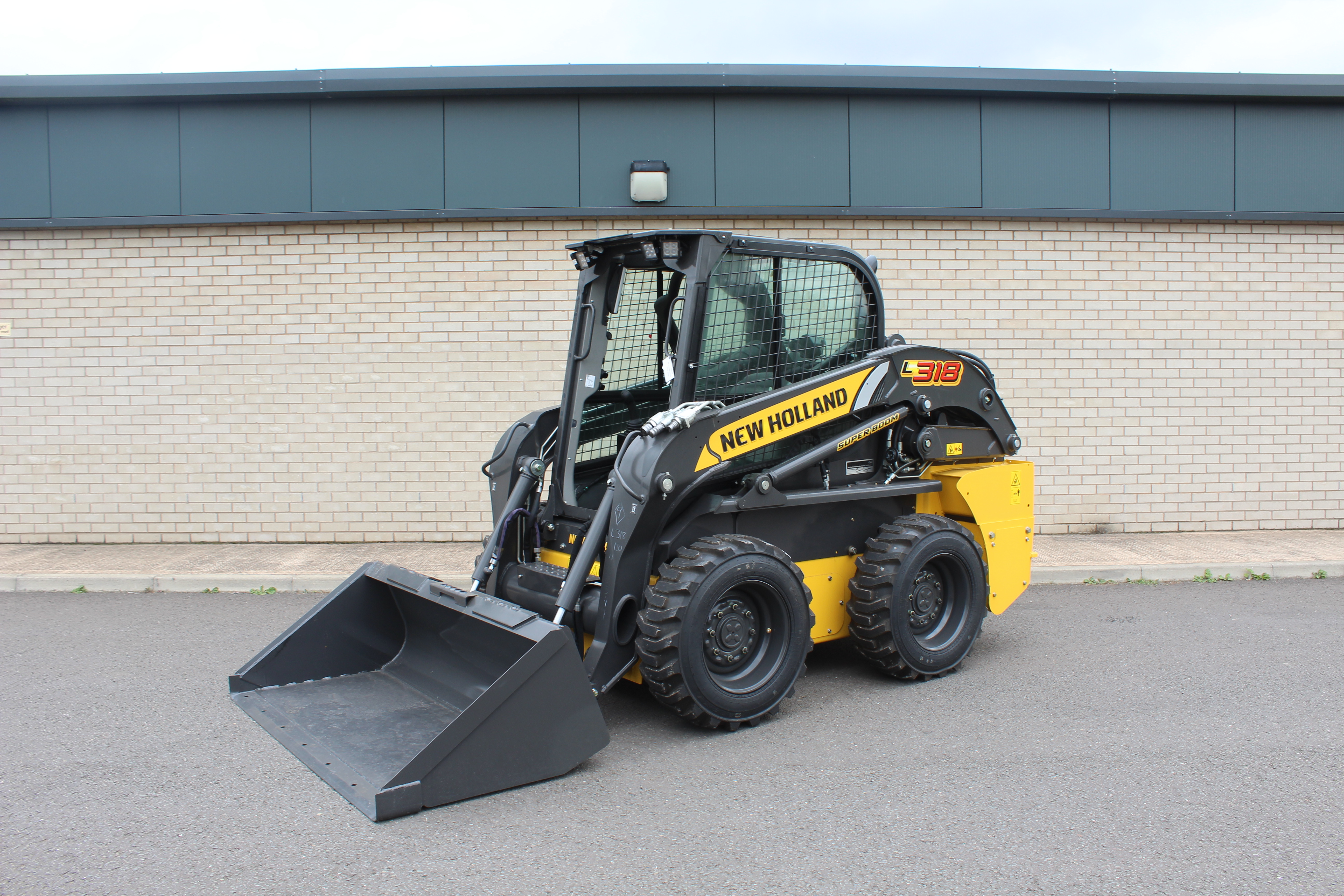 New Holland L318