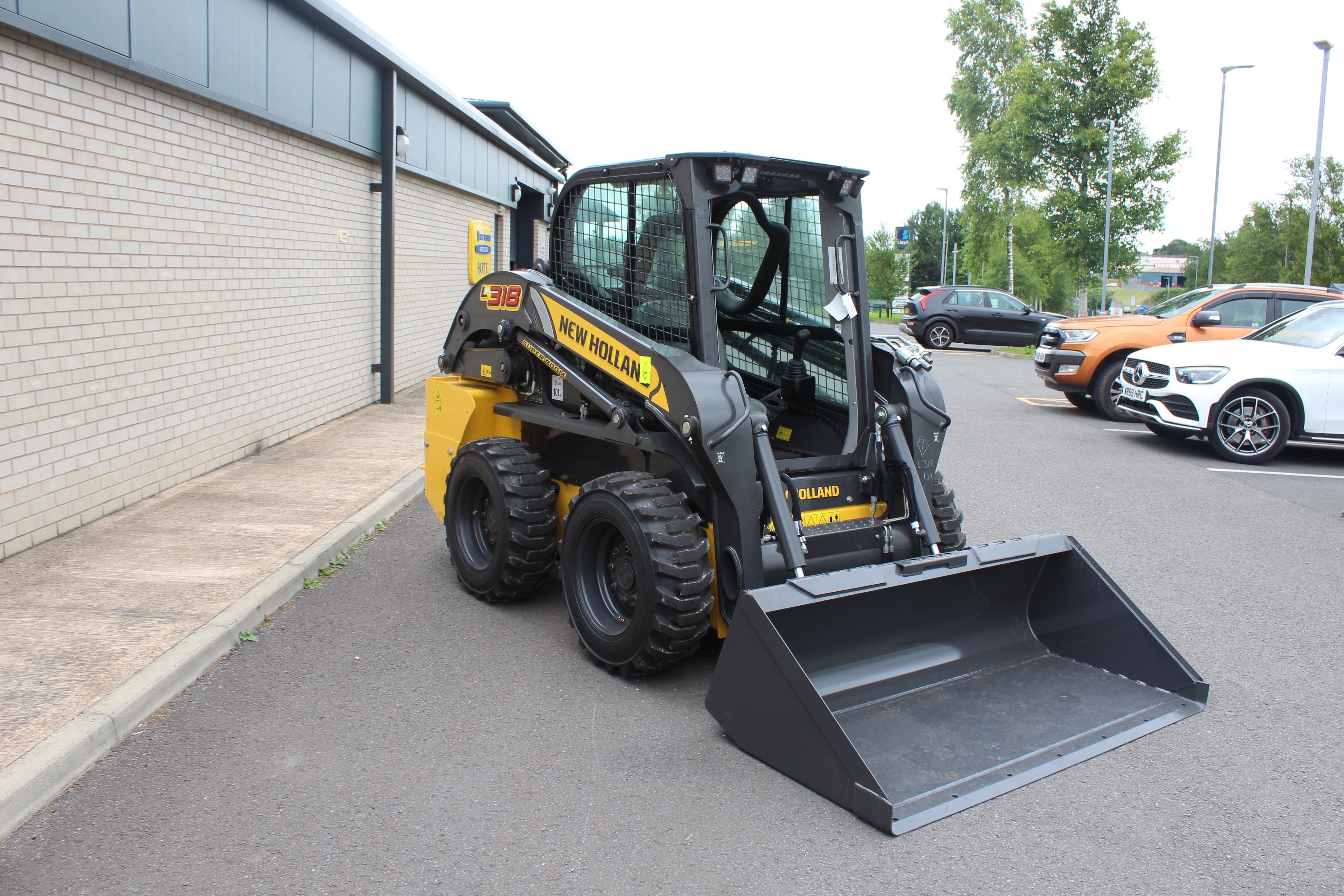 New Holland L318