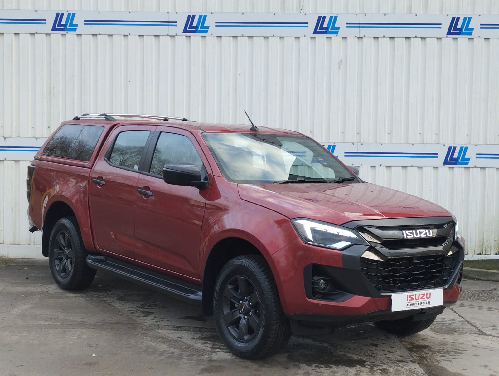 2025 Isuzu V-Cross