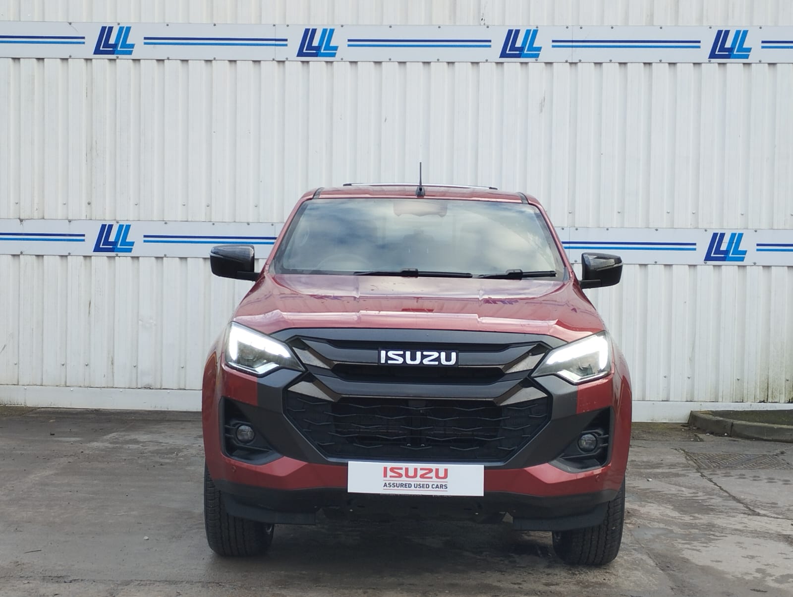 2025 Isuzu V-Cross