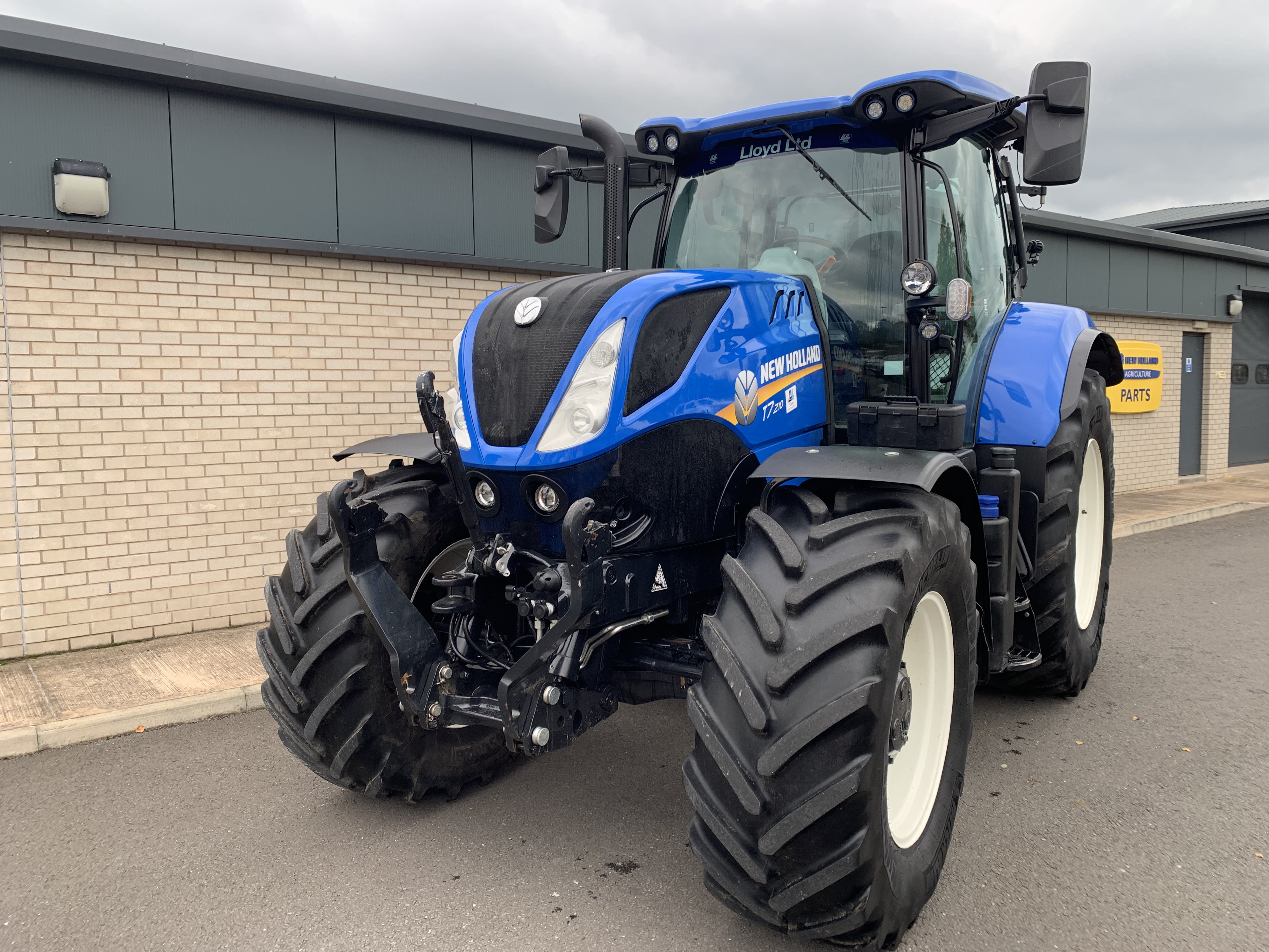 2023 New Holland T7.210