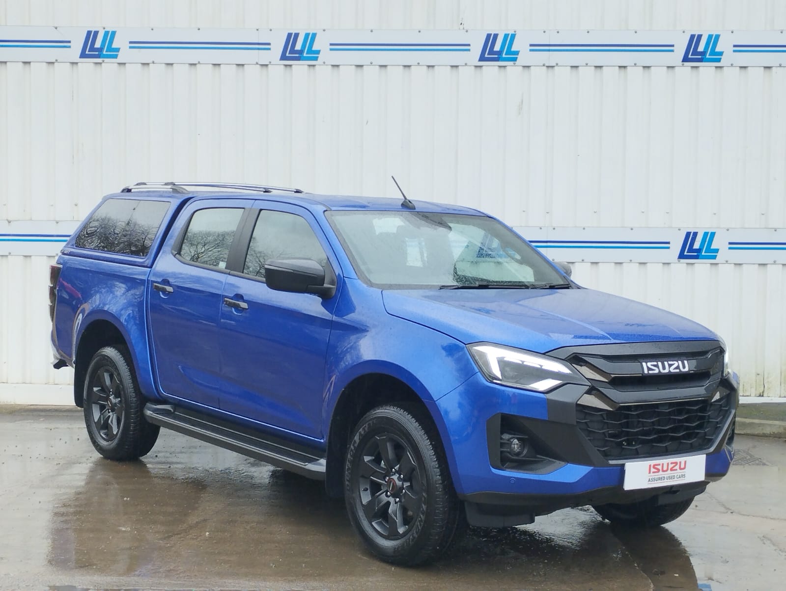 2025 Isuzu V-Cross