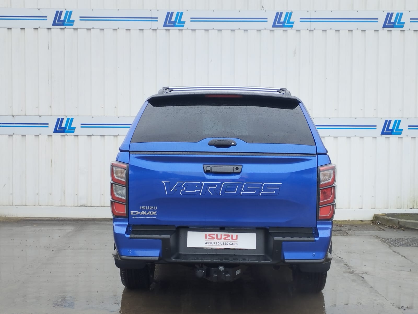 2025 Isuzu V-Cross